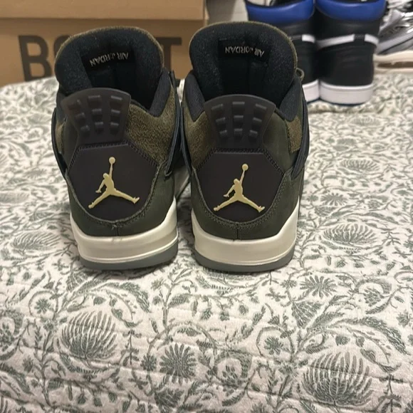 Air Jordan 4 Craft Olive Size 11.5 Used 8.5/10 condition - Picture 2 of 7